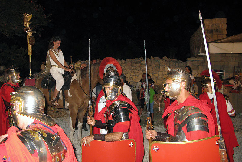 File:MELENDUGNO Cena romana.jpg