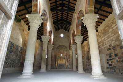 SQUINZANO Cerrate interno Basilica.jpg